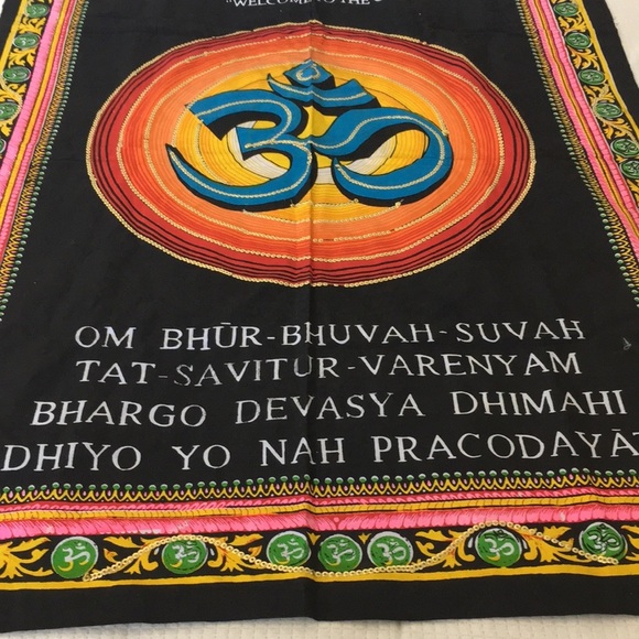 Aum Scarf - Picture 3 of 4